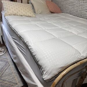 COPY - Luxurious White Mattress Topper